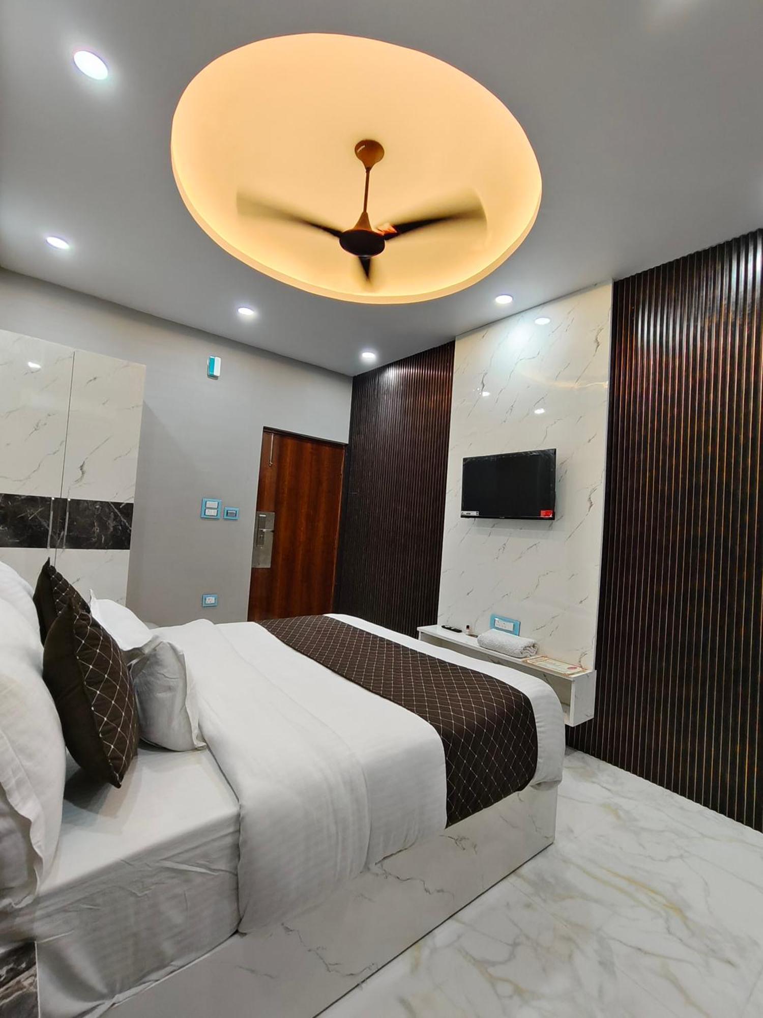 Hotel New Imperial Ghaziabad Eksteriør billede