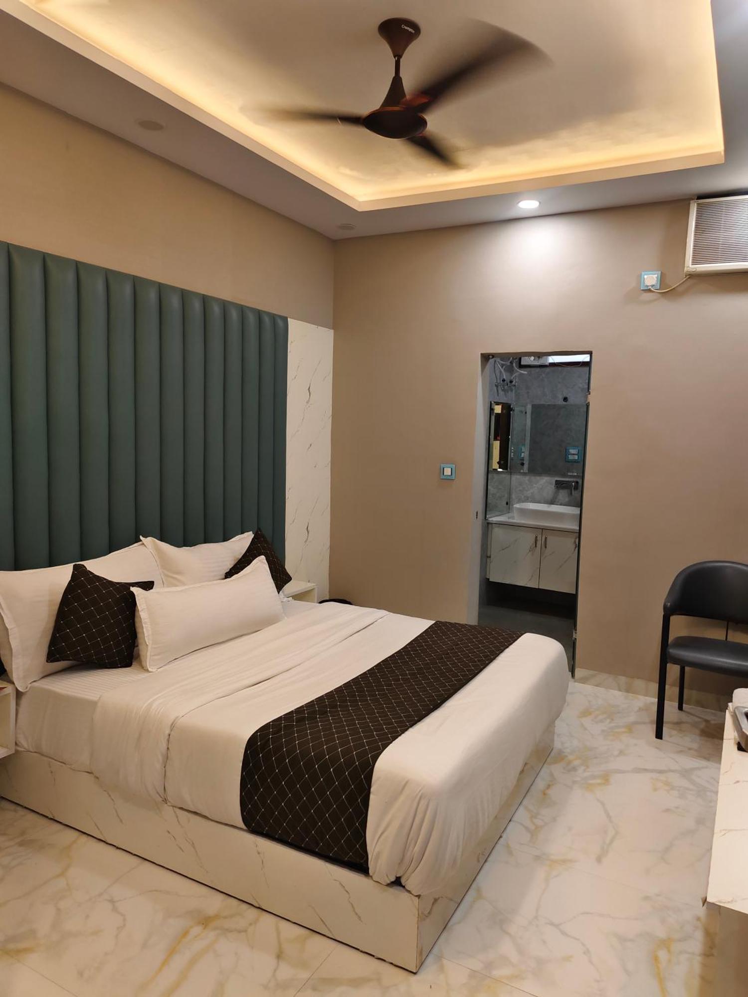 Hotel New Imperial Ghaziabad Eksteriør billede