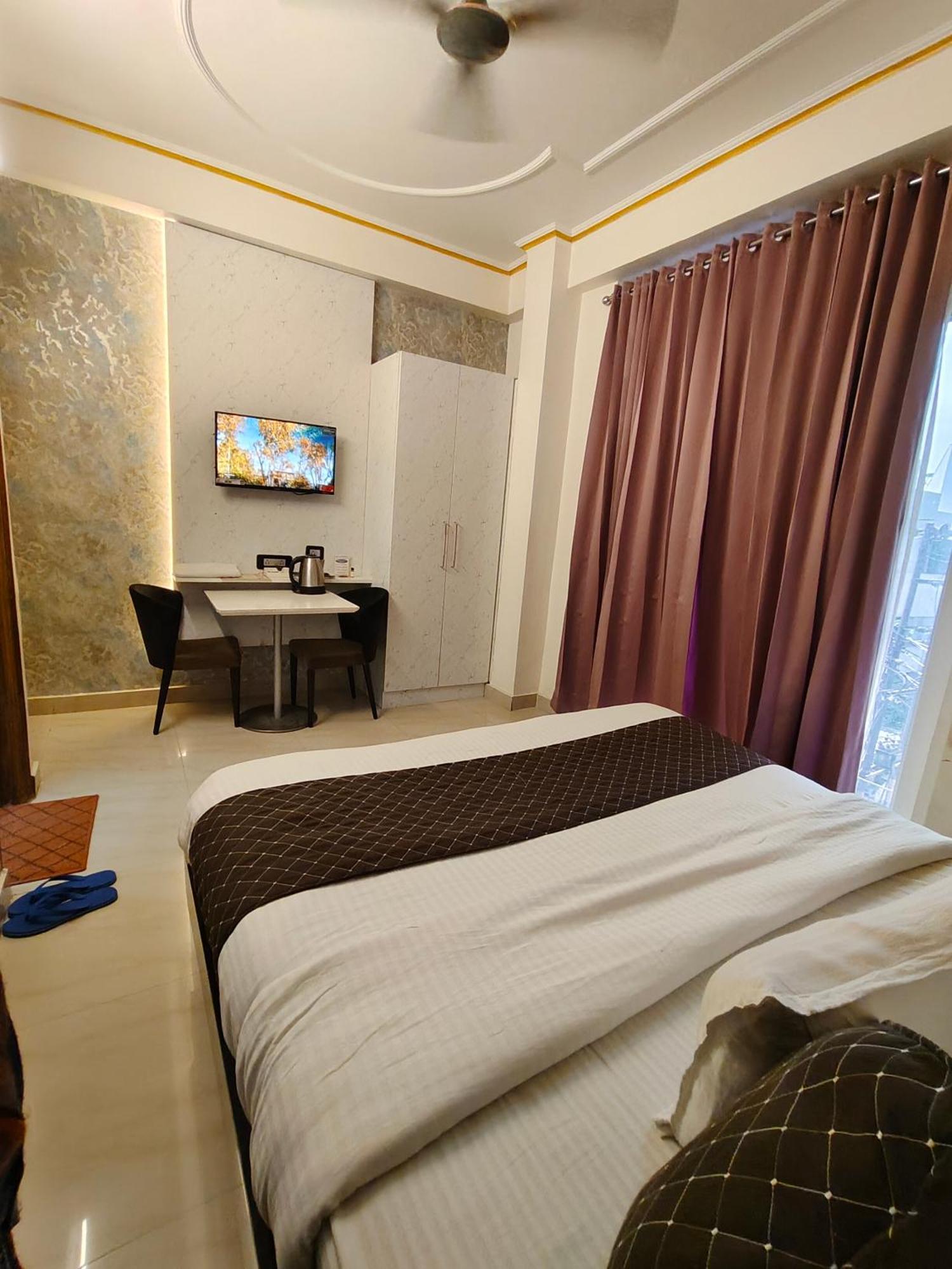 Hotel New Imperial Ghaziabad Eksteriør billede