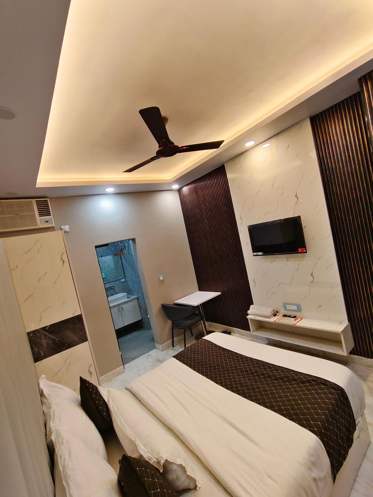 Hotel New Imperial Ghaziabad Eksteriør billede