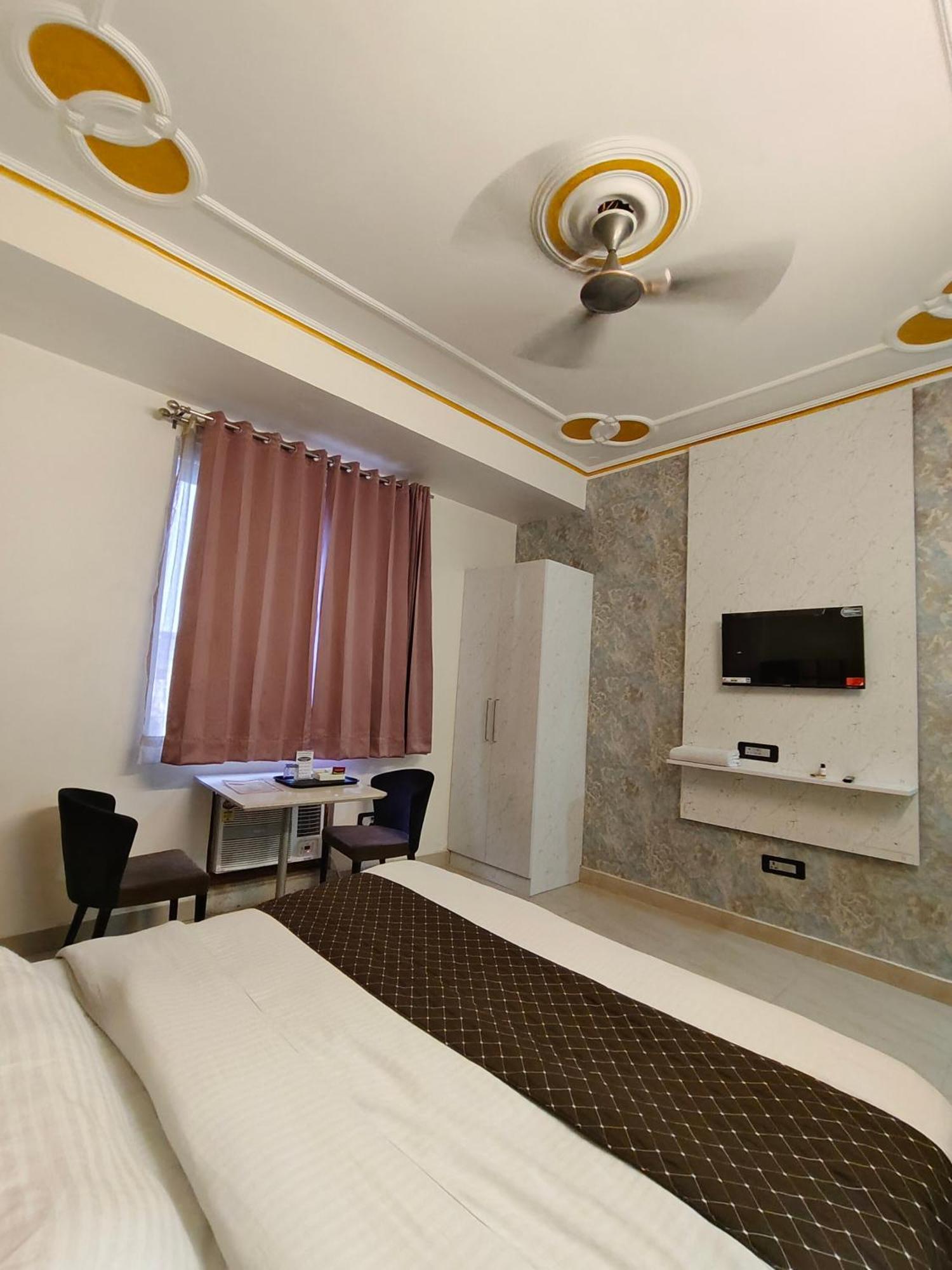 Hotel New Imperial Ghaziabad Eksteriør billede